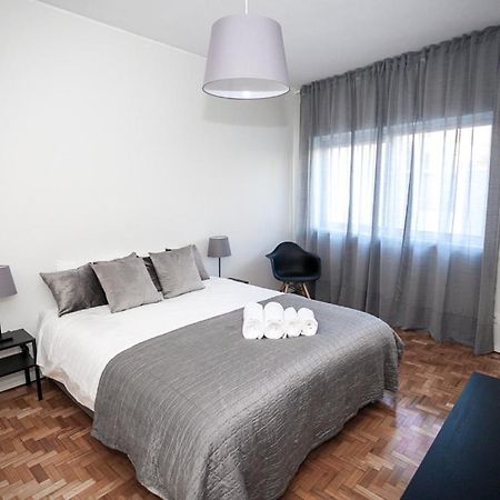 Downtown 3 Bedroom With Balcony - Quiet Street - Family Friendly - Groups Porto Exterior foto